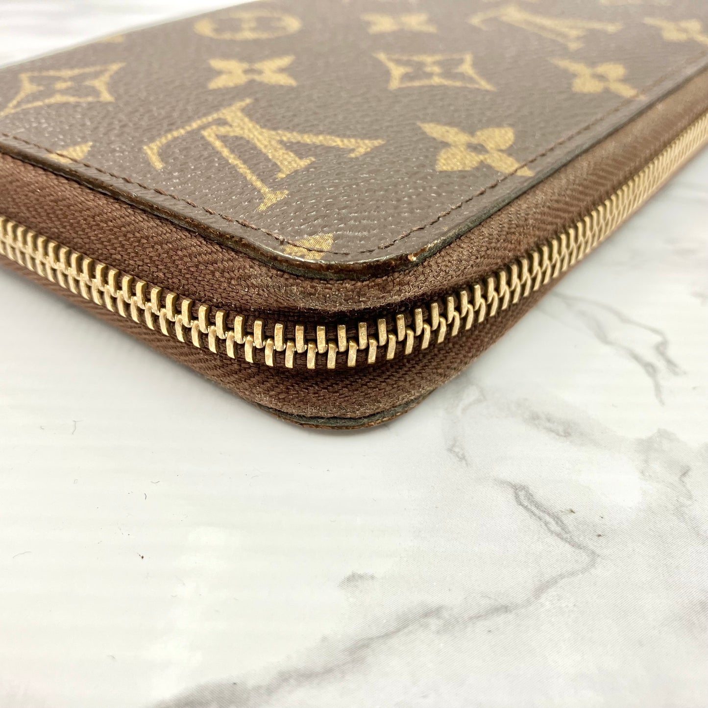 LOUIS VUITTON Monogram zippy