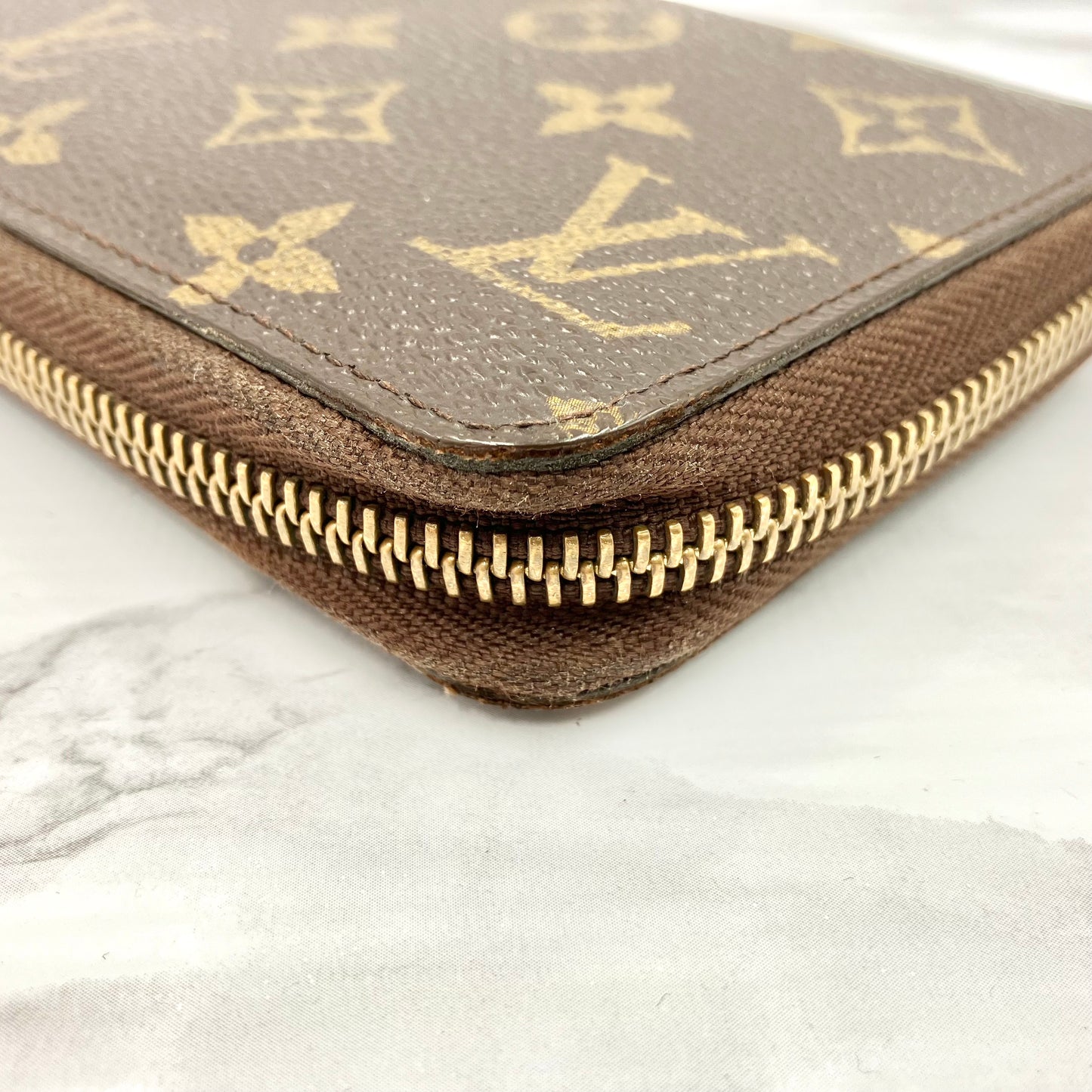 LOUIS VUITTON Monogram zippy