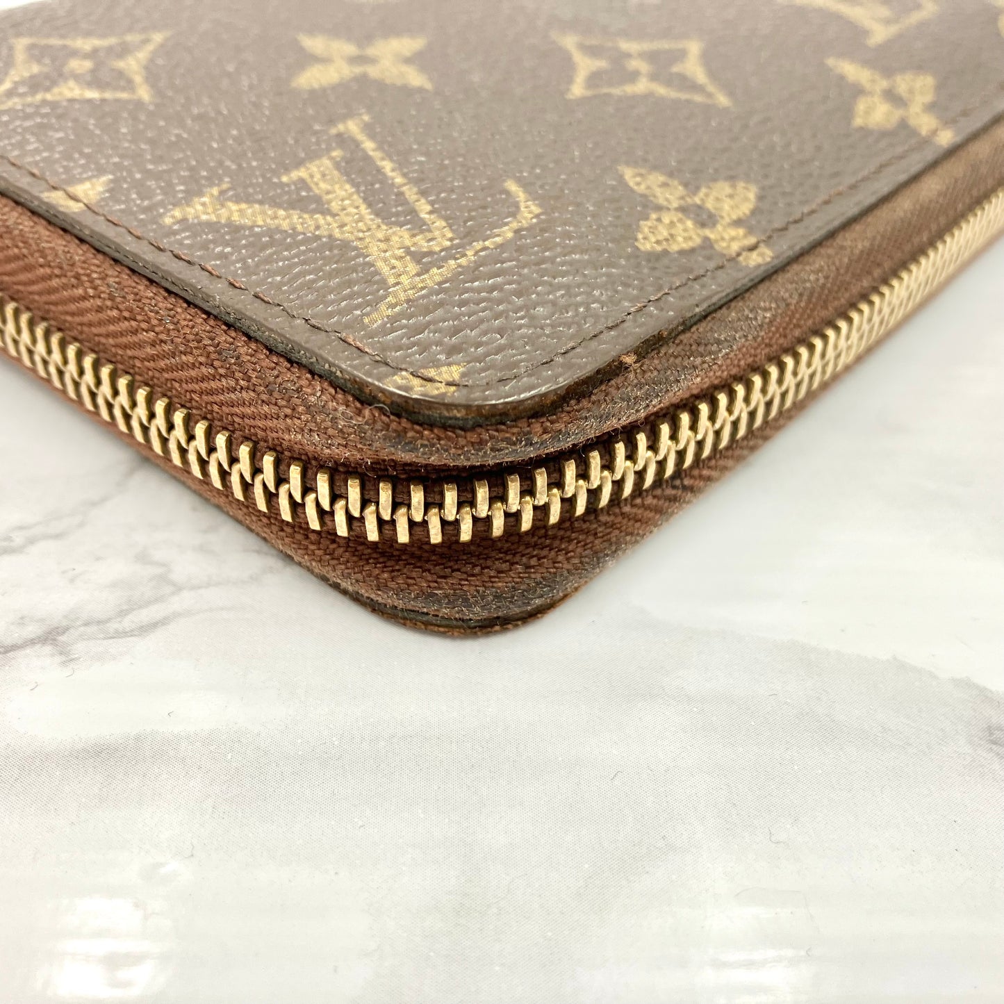 LOUIS VUITTON Monogram zippy