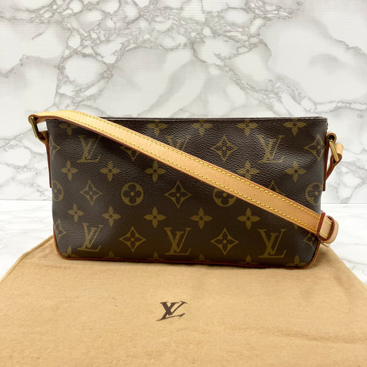 LOUIS VUITTON Trotter monogram shoulder bag