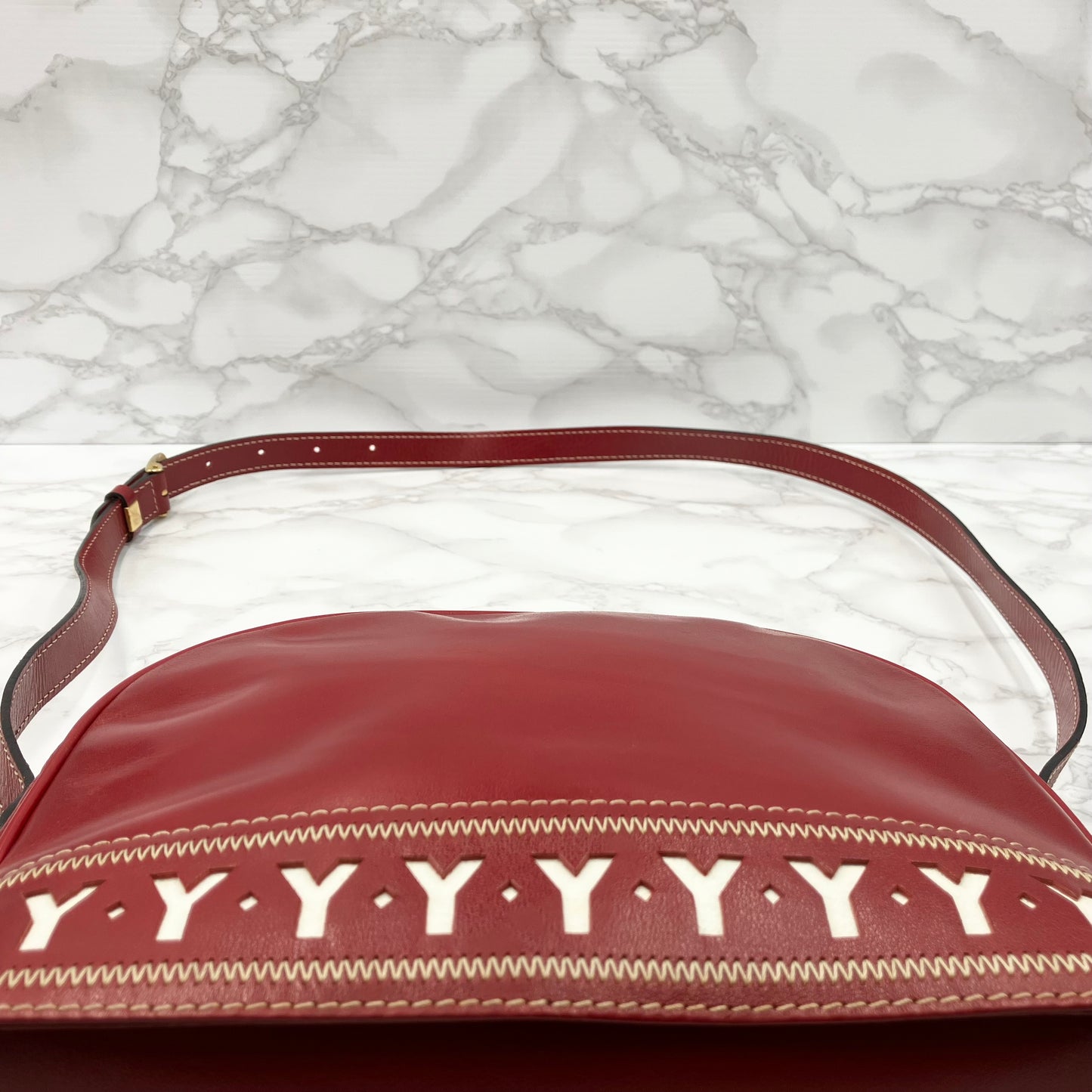 Yves Saint Laurent Leather shoulder bag